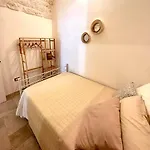 לינה וארוחת בוקר Domus Petra Civico 104 3*