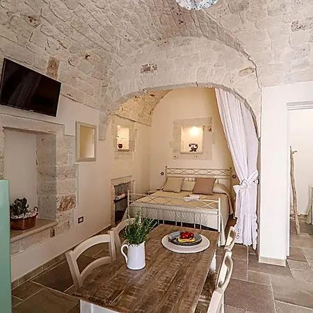 Domus Petra Civico 104 Bed & Breakfast Ceglie Messapica