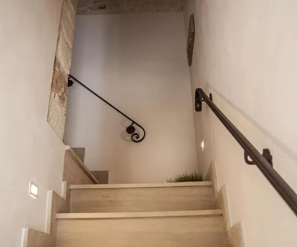 Domus Petra 104 B&B 3*